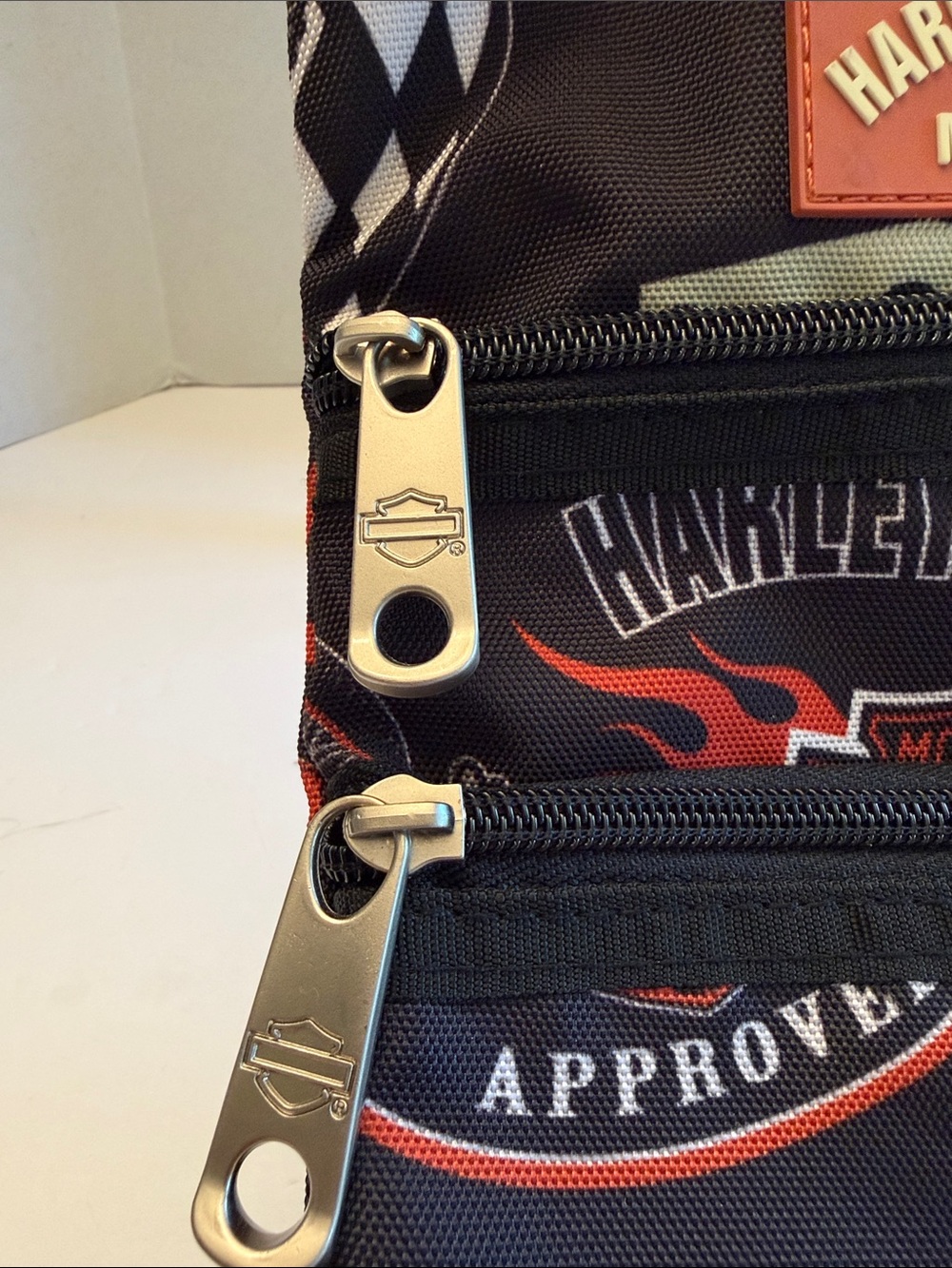 Harley-Davidson Black Bag with Red Logo Accents Crossbody - Picture 2 of 10